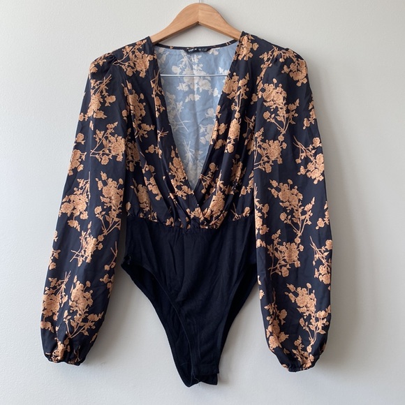 🌟Host Pick🌟SHEIN Surplice Neck Bishop Sleeve Floral Print Bodysuit - Picture 4 of 9